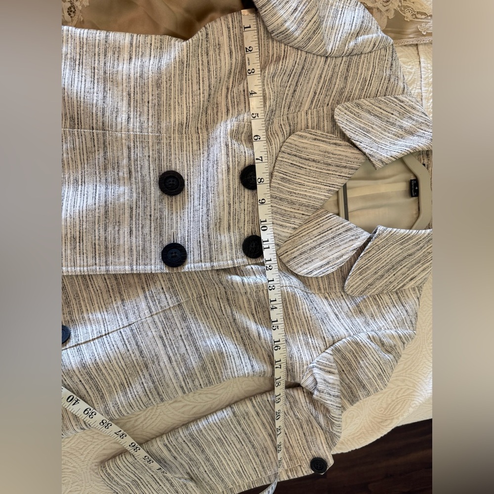 Ellen Tracy Cream Cotton Jacket, Notched Lapel, 3/4 Qtr Length Bell sleeves - Picture 8 of 11